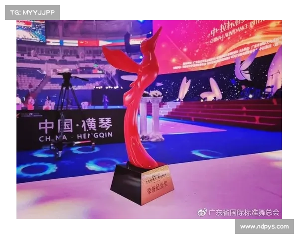 三代江苏球员共传冠军精神 二十年奖杯传递见证辉煌历程 三代江苏球员共传冠军精神 二十年奖杯传递见证辉煌历程